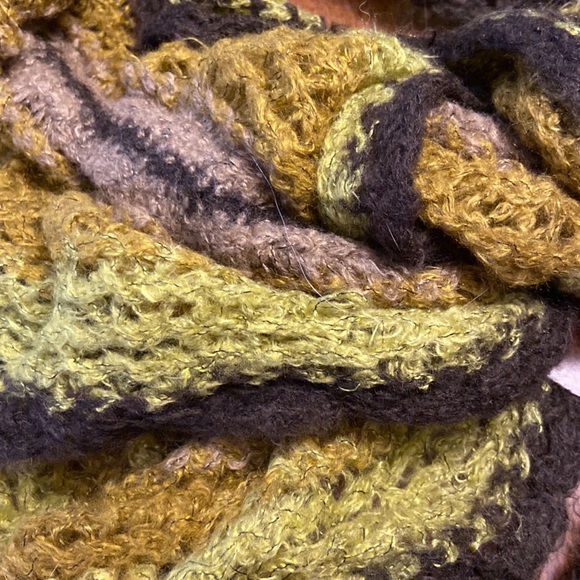 EUC Anthropologie Echo Ruffled Fringe Knit Scarf Green Brown - Picture 2 of 3